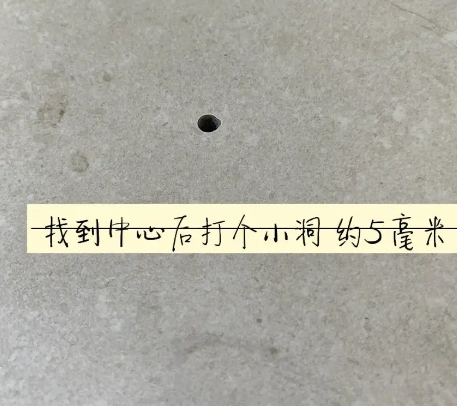 岳普湖瓷砖空鼓维修公司专业解答在瓷砖铺贴过程中，如果砂料搅拌不均匀，将会带来以下问题